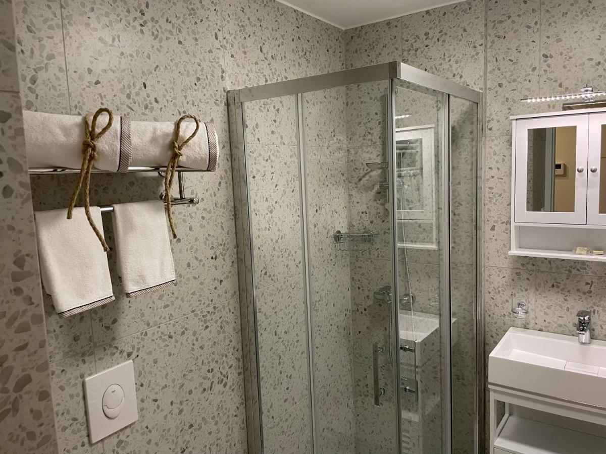 Captain'S Cabin Apartment Копер Екстериор снимка