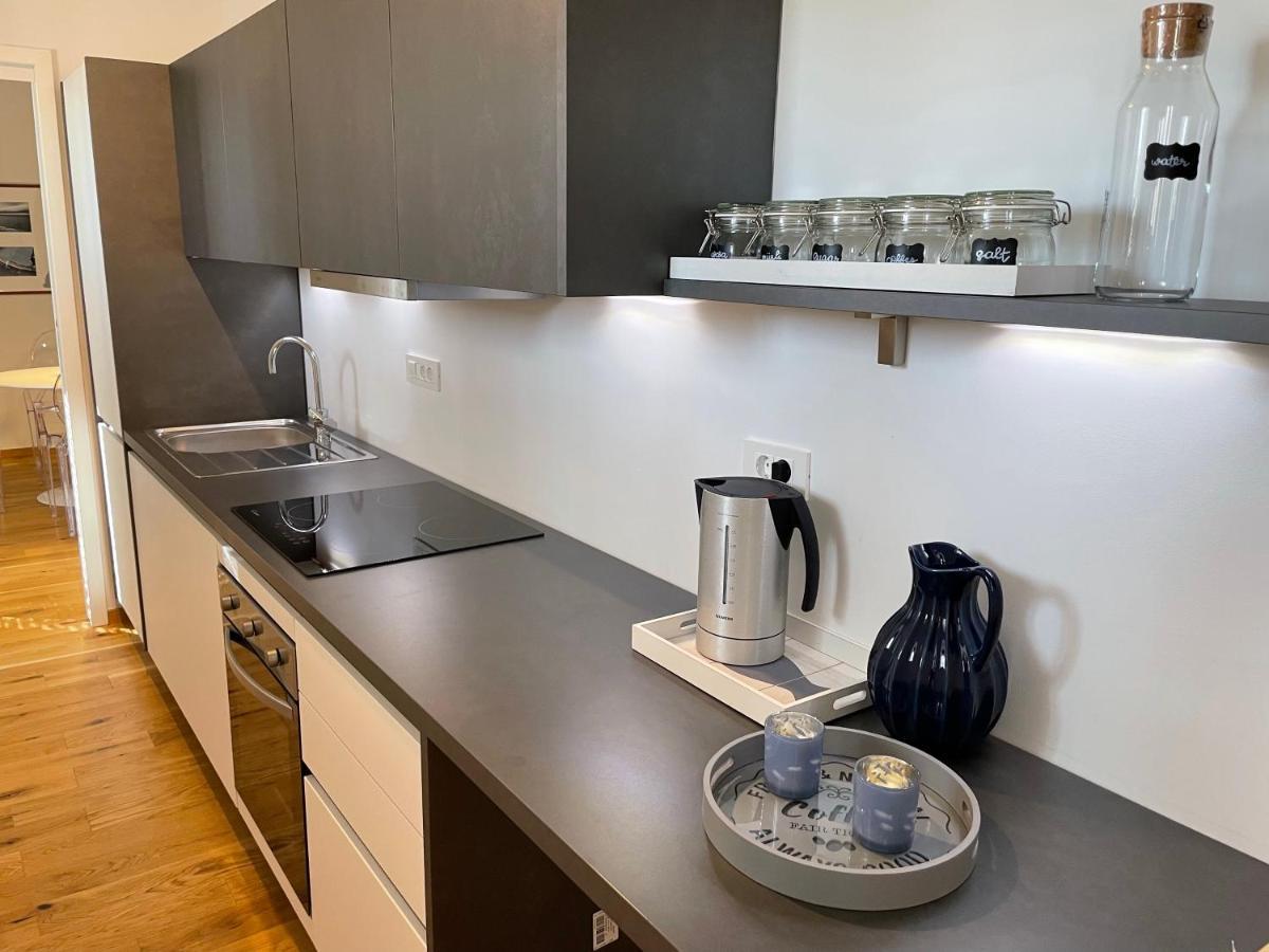 Captain'S Cabin Apartment Копер Екстериор снимка
