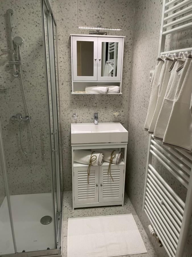 Captain'S Cabin Apartment Копер Екстериор снимка